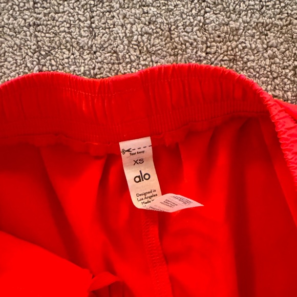Alo Yoga stride shorts red size xs - Picture 5 of 9
